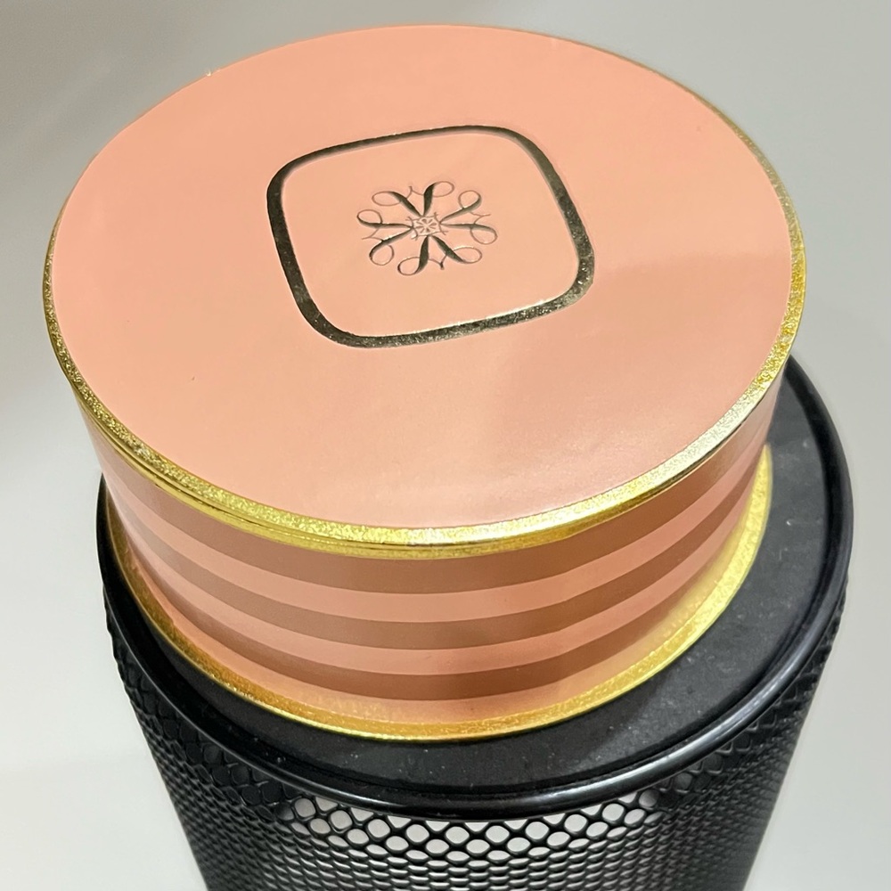 AVON vintage finishing face powder (medium) unopened and unused
